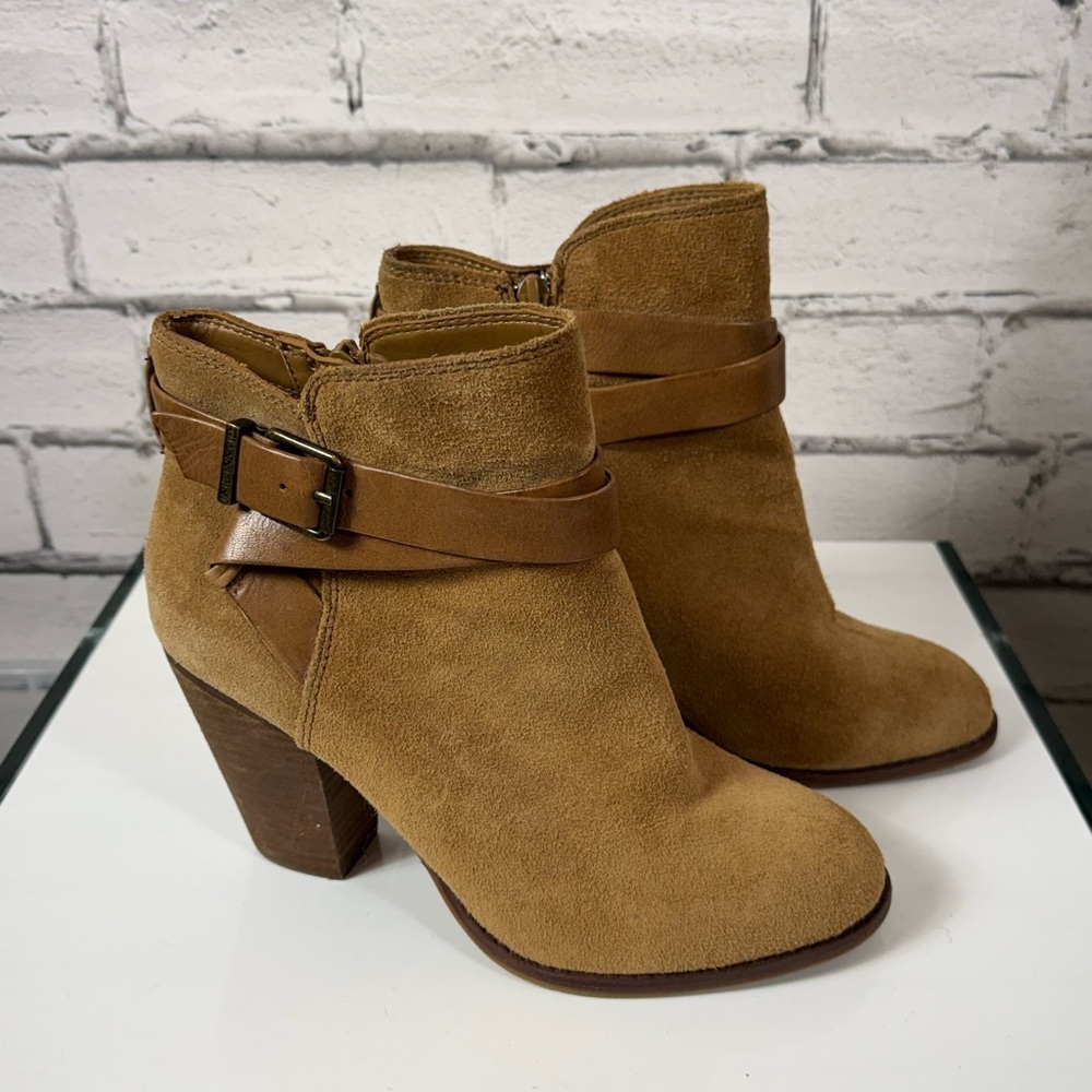 Gianni Bini Suede Leather Camel Nubuck Ankle Boots W/ Straps Boho Boots Size 8